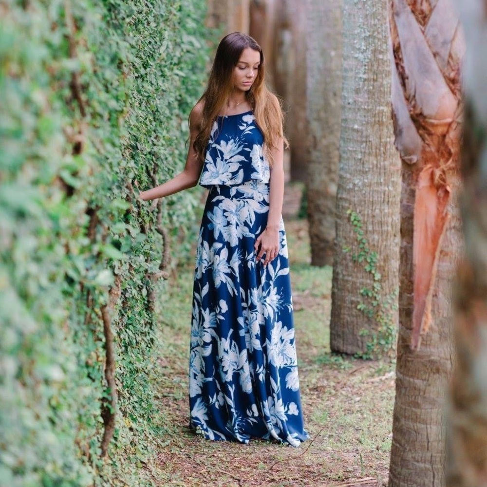 GORGEOUS Lulus 2 piece floral blue crop top & maxi skirt